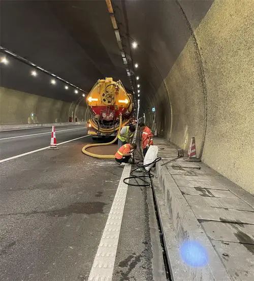 虎门镇隧道排水渠清淤